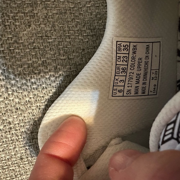 Sketchers VEXX UNO tennis shoes. - Picture 7 of 7